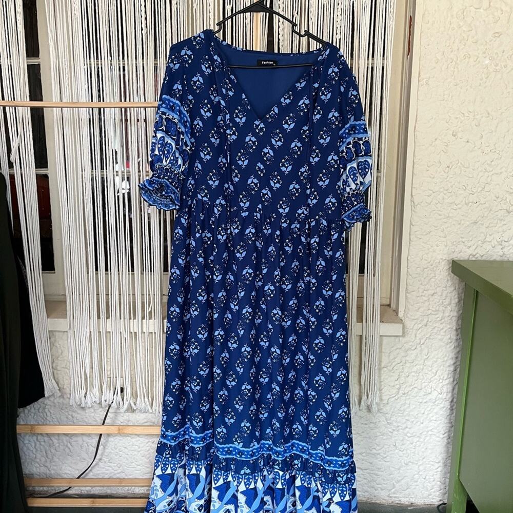 Elegant Blue Floral Maxi Dress (B)